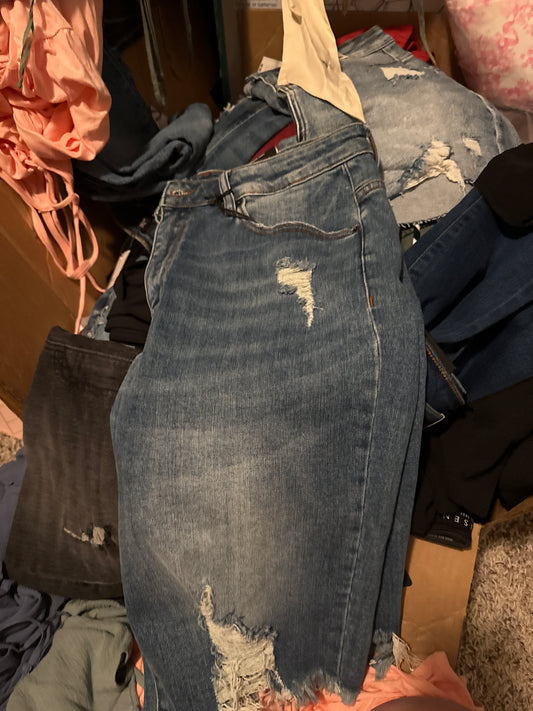 Risen Distressed Bermuda Short